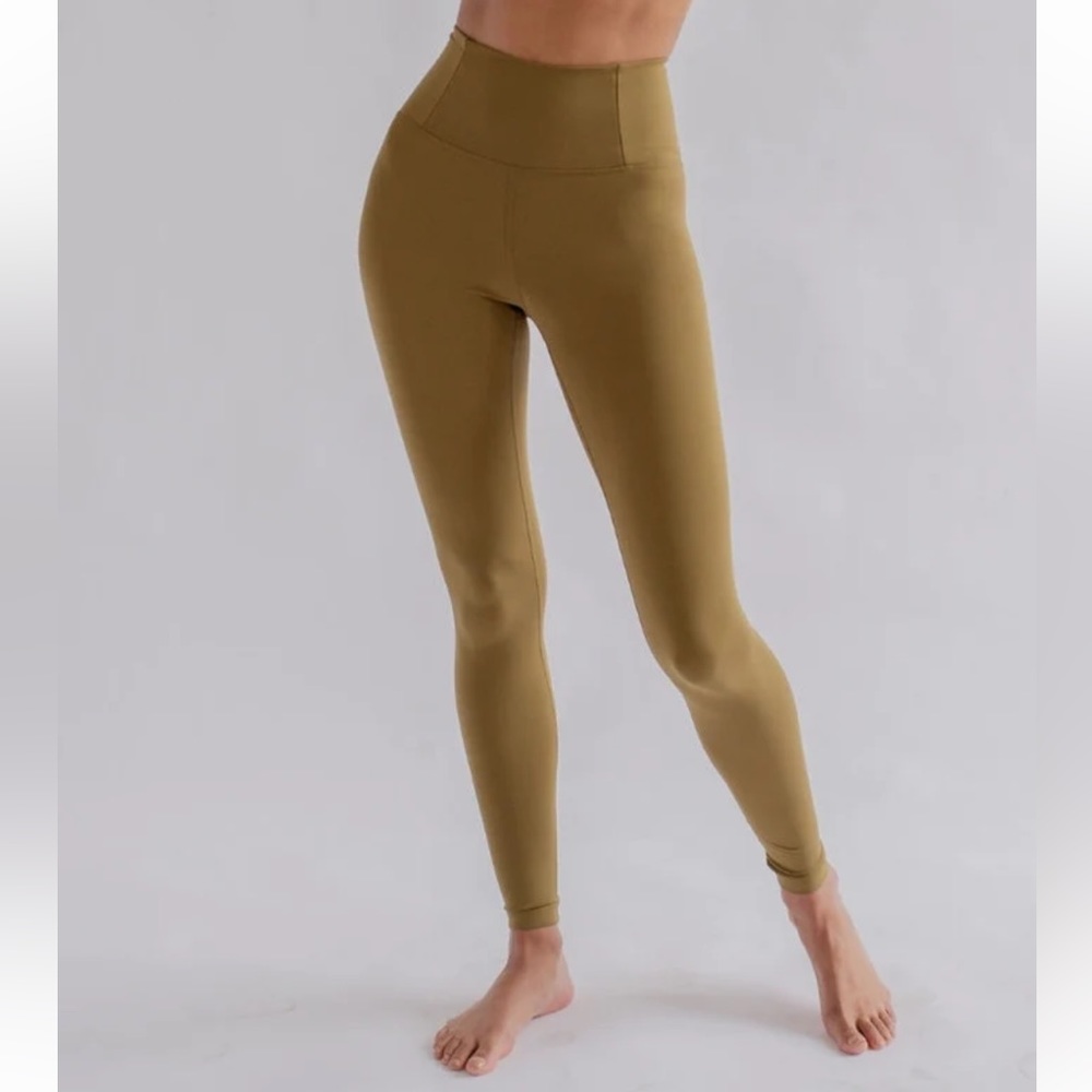Girlfriend Collective FLOAT Seamless High-Rise Leggings Size M, Inseam 28.5”